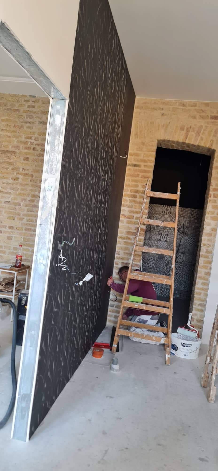 Festő Gödöllő, családi ház felújítás munka közben